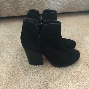 KENNETH COLE REACTION Mightiest Suede Ankle Bootie